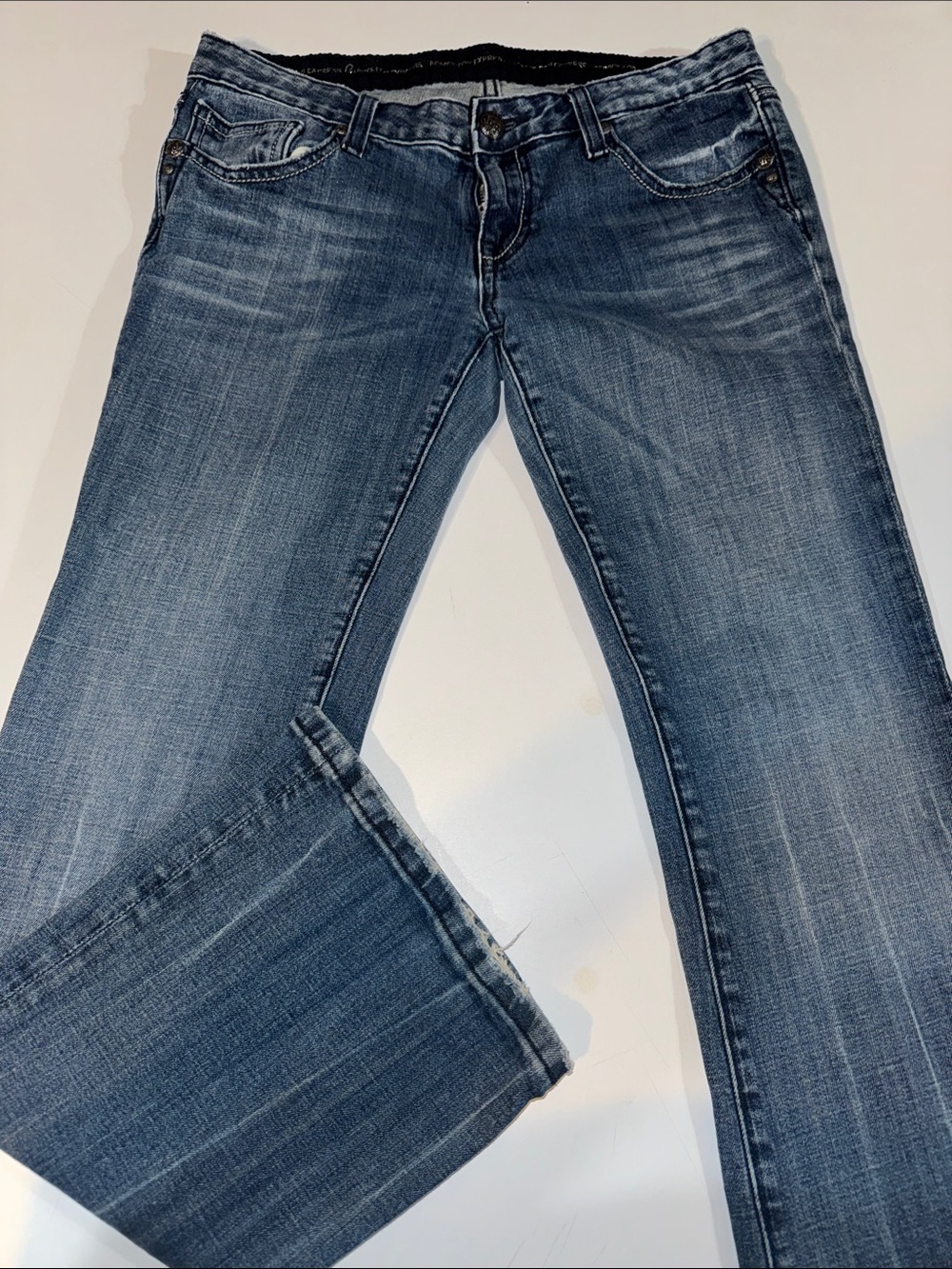 Express ReRock Y2K Women’s Low Rise Bootcut Medium Wash Jeans size 8
